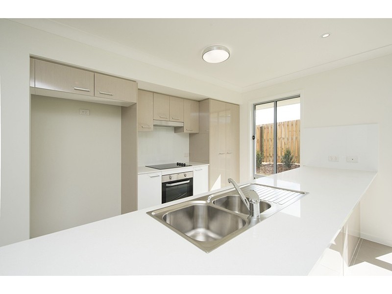 39 Peter Corones Drive, Kirkwood QLD 4680