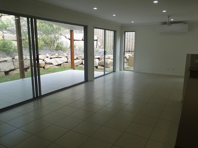 9 Carlsson Place, Kirkwood QLD 4680