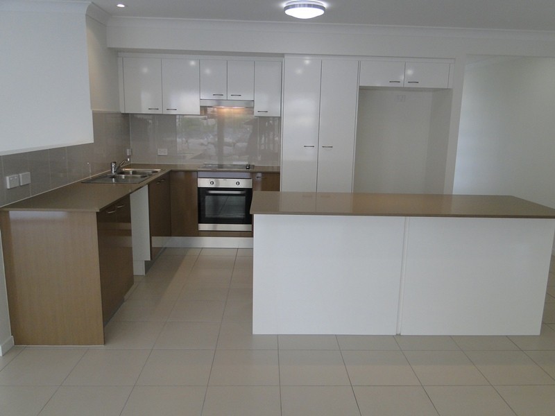 9 Carlsson Place, Kirkwood QLD 4680