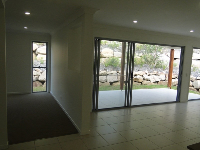 9 Carlsson Place, Kirkwood QLD 4680