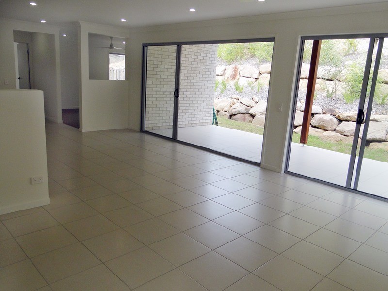 9 Carlsson Place, Kirkwood QLD 4680