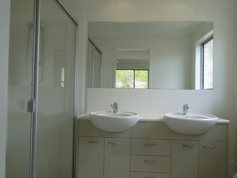 9 Carlsson Place, Kirkwood QLD 4680