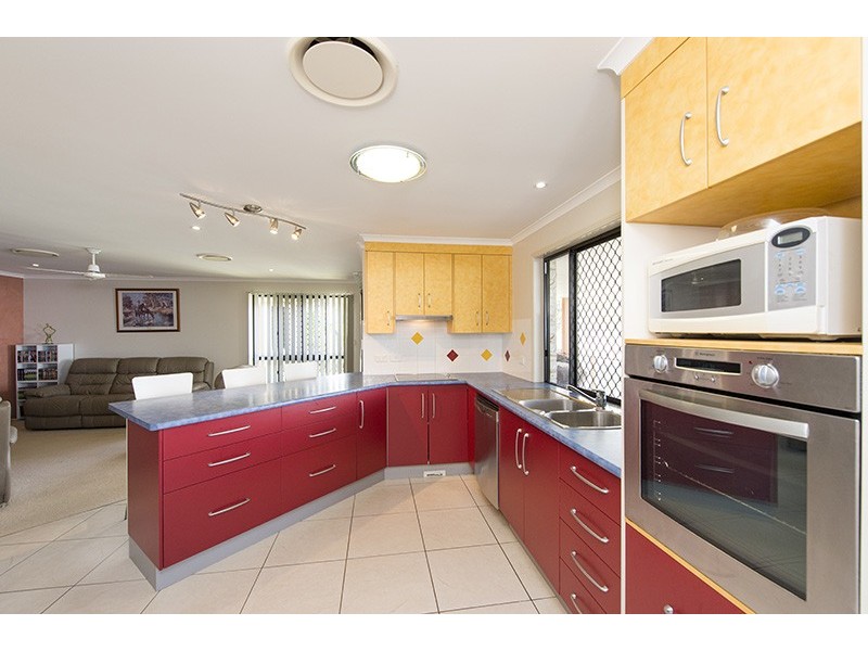 30 Reinaerhoff Crescent, Glen Eden QLD 4680