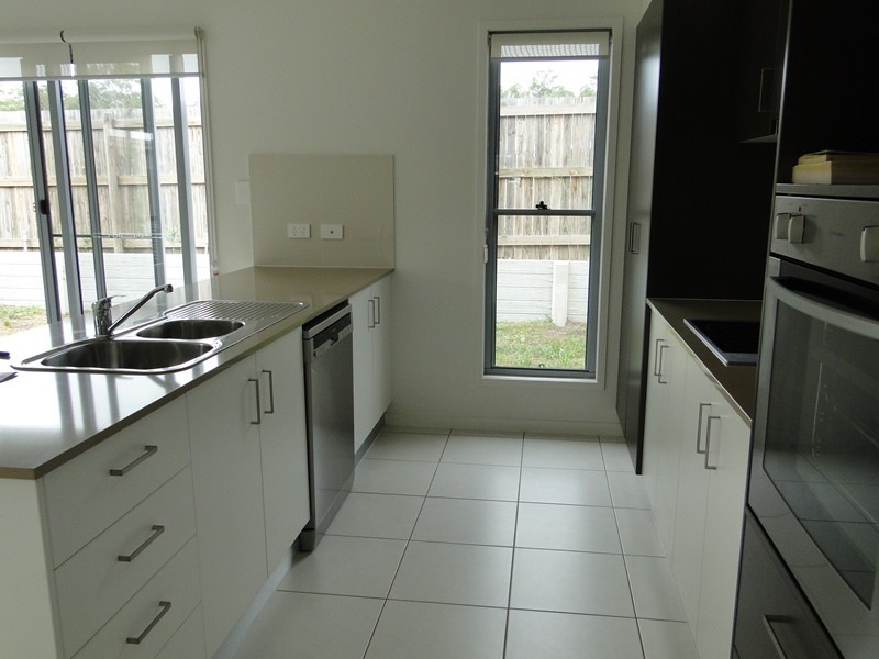 9 OYSTER CATCHER RD, Kirkwood QLD 4680