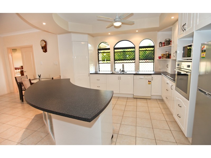 27 WHITBREAD ROAD, Clinton QLD 4680