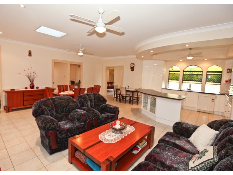 27 WHITBREAD ROAD, Clinton QLD 4680