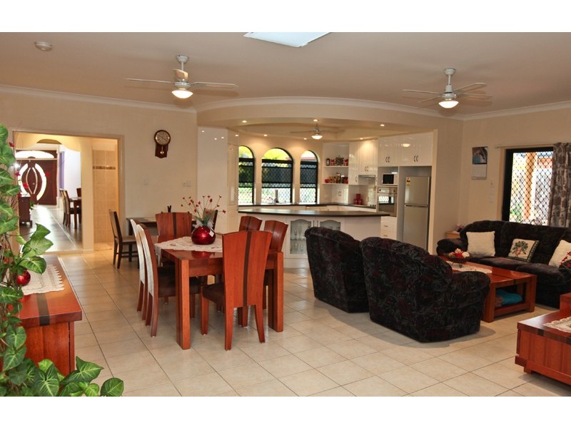 27 WHITBREAD ROAD, Clinton QLD 4680
