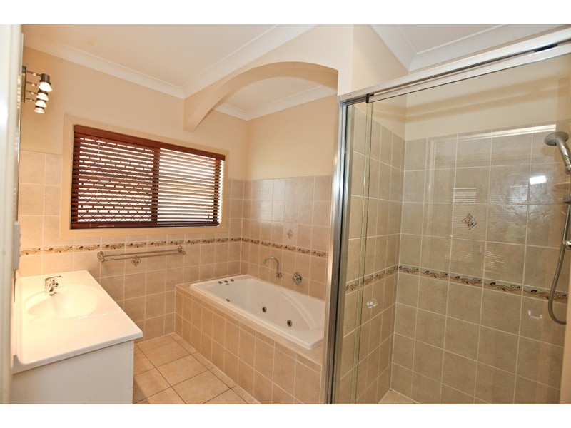 27 WHITBREAD ROAD, Clinton QLD 4680