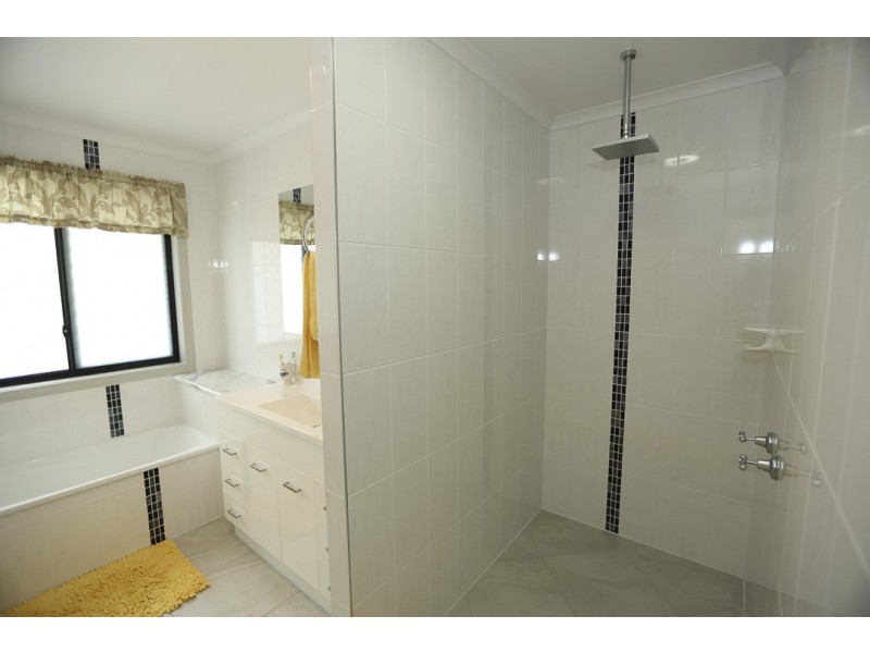 16 Karumba Court, Tannum Sands QLD 4680