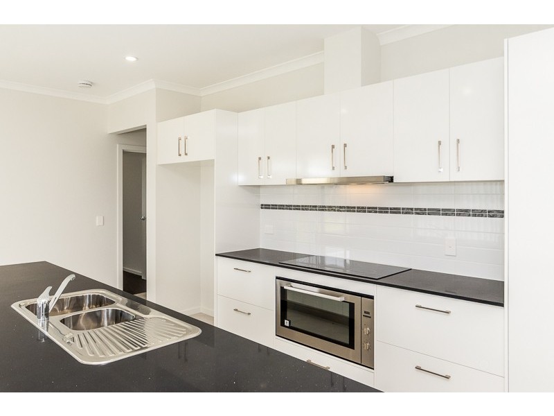 11 Winpara Drive, Kirkwood QLD 4680