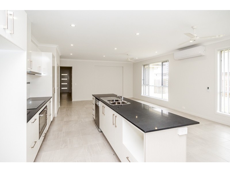 11 Winpara Drive, Kirkwood QLD 4680