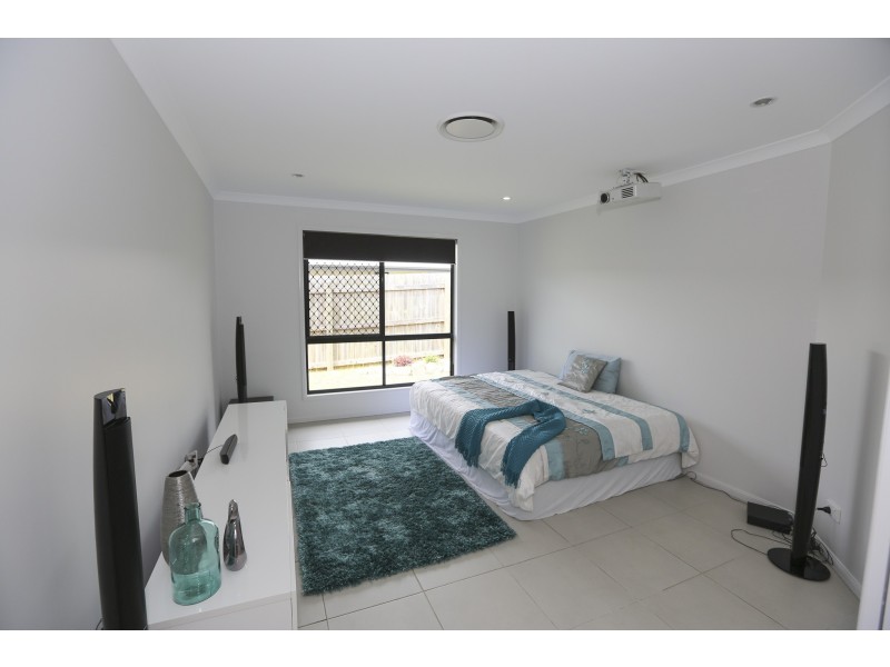 4 Woodland Court, Kirkwood QLD 4680