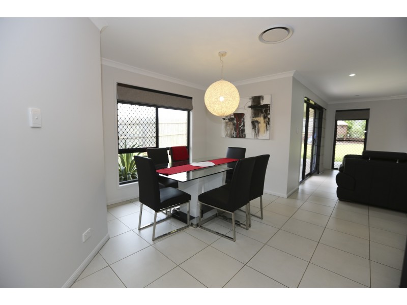 4 Woodland Court, Kirkwood QLD 4680