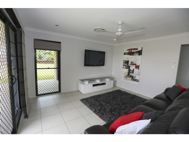 4 Woodland Court, Kirkwood QLD 4680