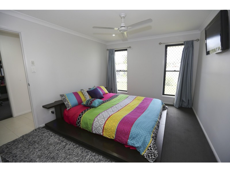 4 Woodland Court, Kirkwood QLD 4680