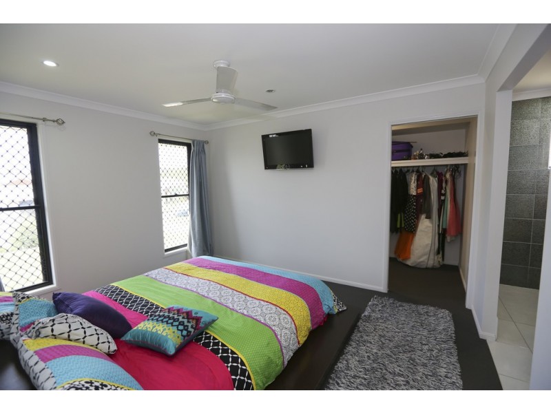 4 Woodland Court, Kirkwood QLD 4680