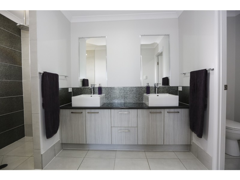 4 Woodland Court, Kirkwood QLD 4680