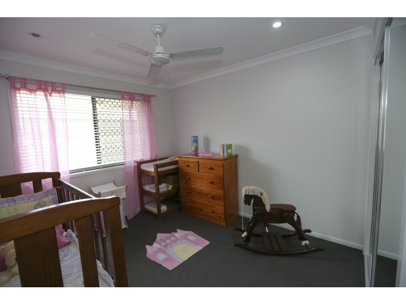 4 Woodland Court, Kirkwood QLD 4680