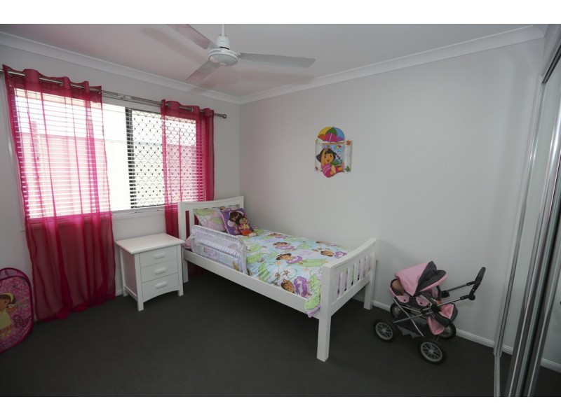 4 Woodland Court, Kirkwood QLD 4680