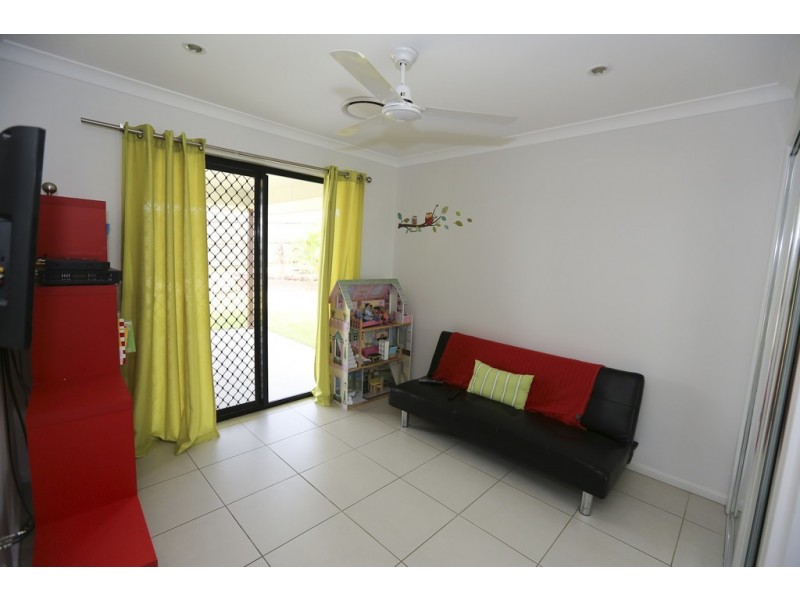 4 Woodland Court, Kirkwood QLD 4680