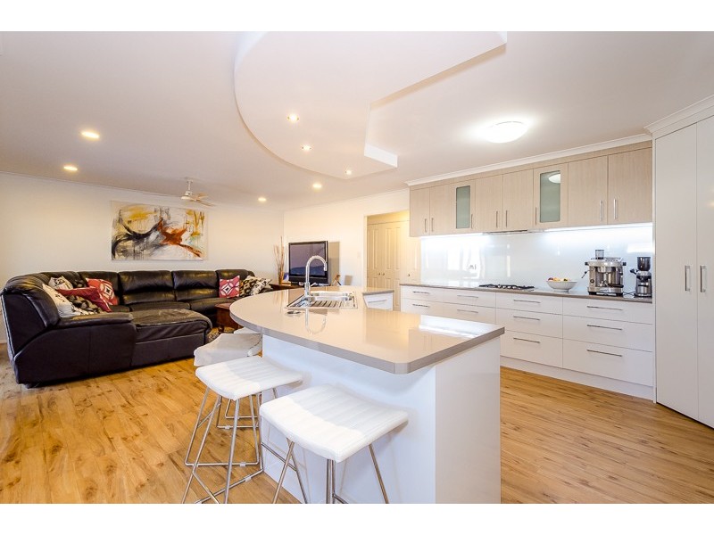 25 Michel Place, Telina QLD 4680
