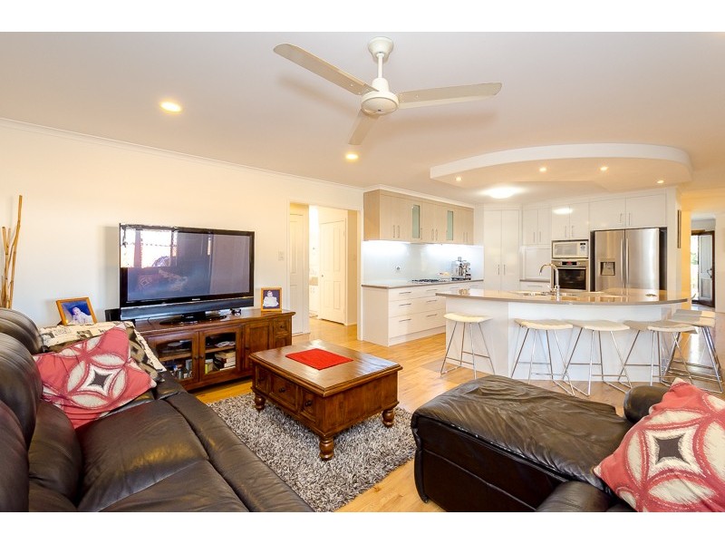 25 Michel Place, Telina QLD 4680