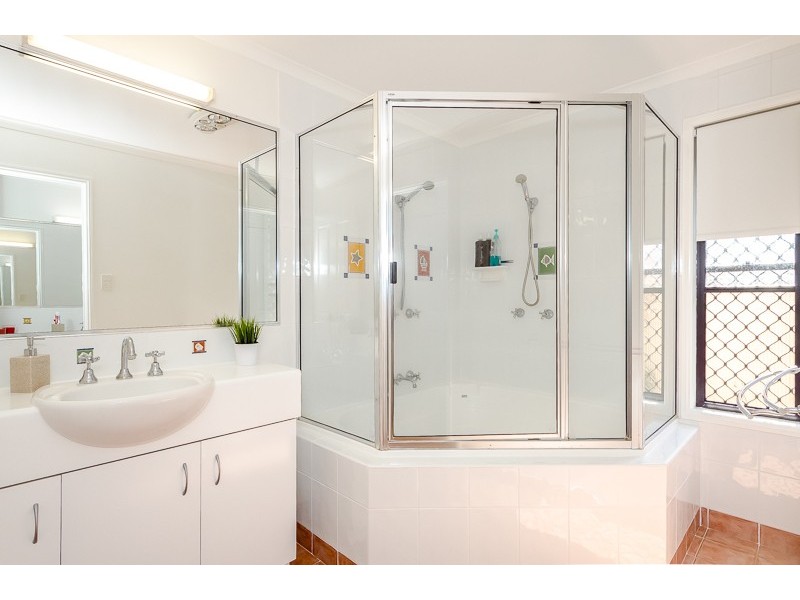 25 Michel Place, Telina QLD 4680