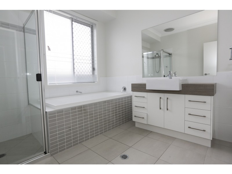 15 Winpara Drive, Kirkwood QLD 4680