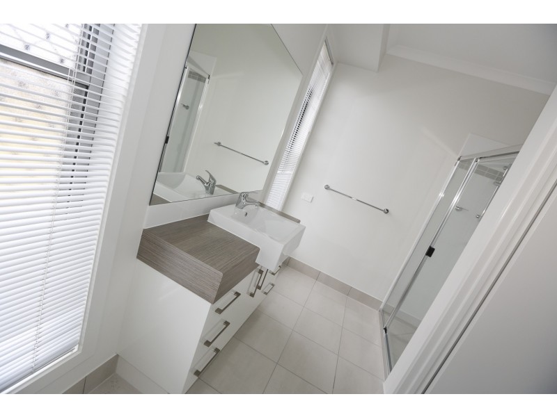 15 Winpara Drive, Kirkwood QLD 4680