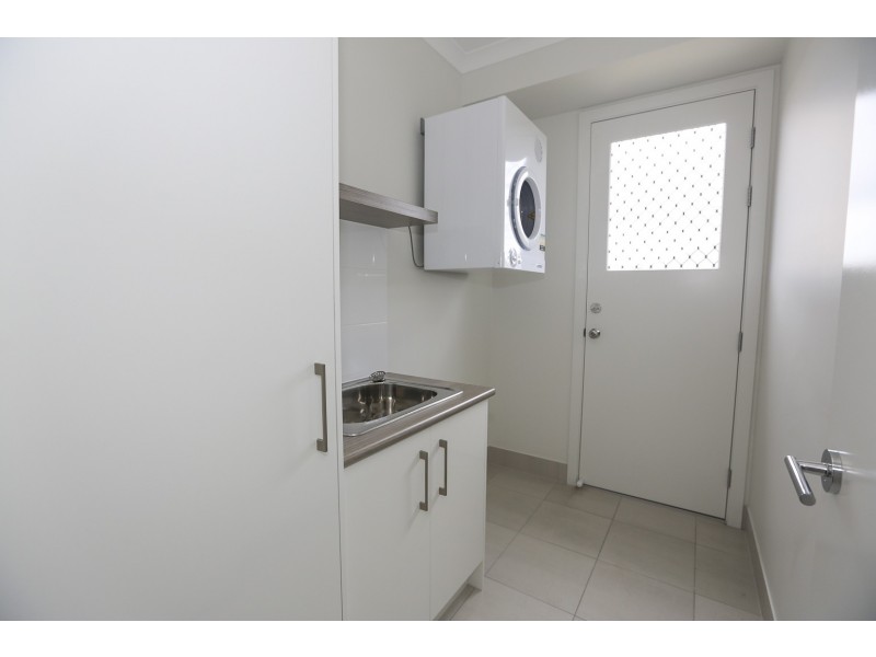 15 Winpara Drive, Kirkwood QLD 4680