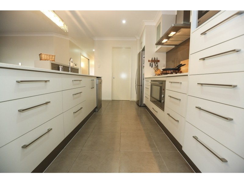 33 Liriope Drive, Kirkwood QLD 4680