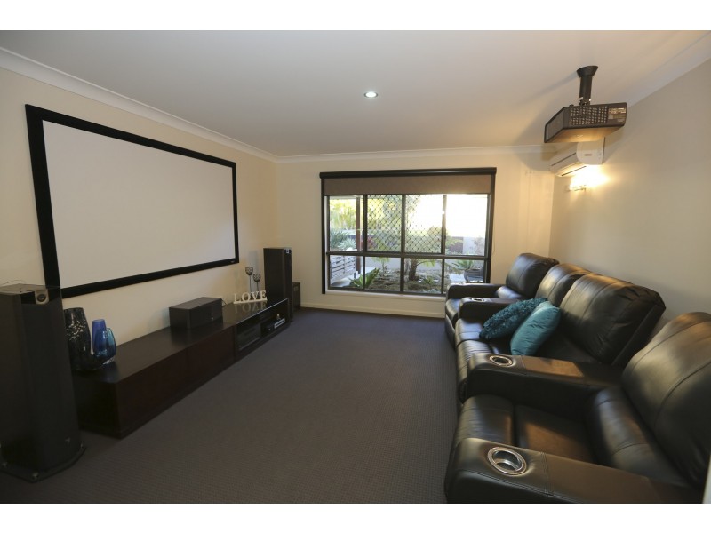 33 Liriope Drive, Kirkwood QLD 4680