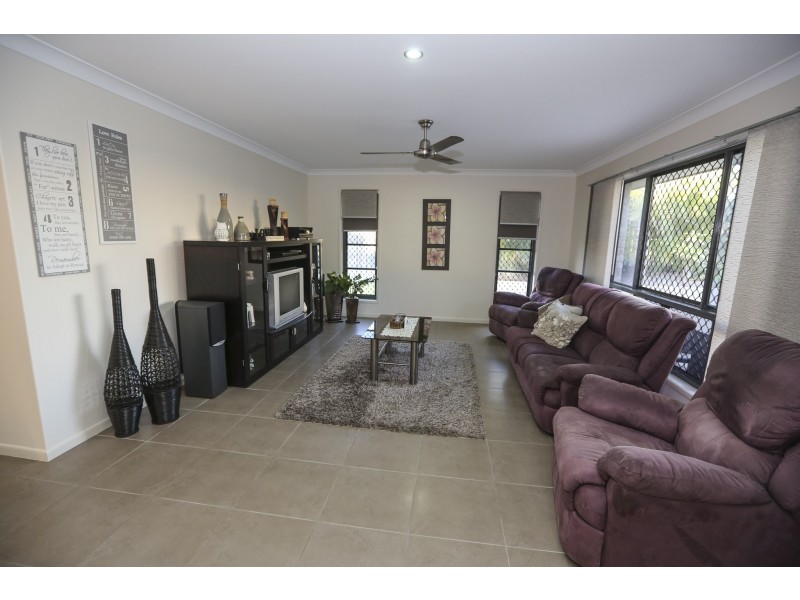 33 Liriope Drive, Kirkwood QLD 4680