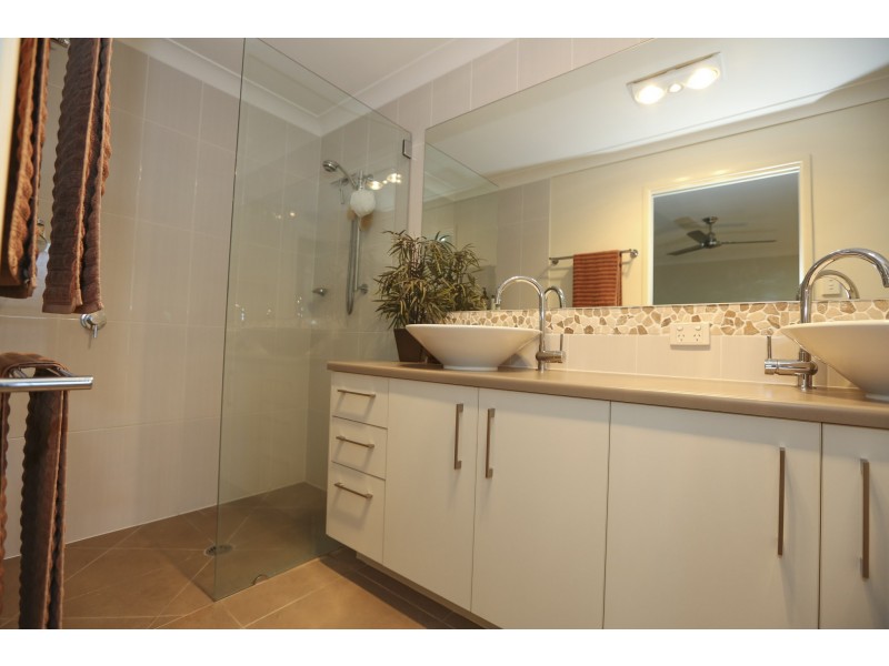 33 Liriope Drive, Kirkwood QLD 4680