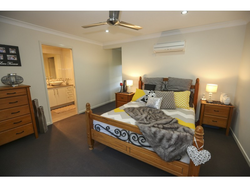 33 Liriope Drive, Kirkwood QLD 4680