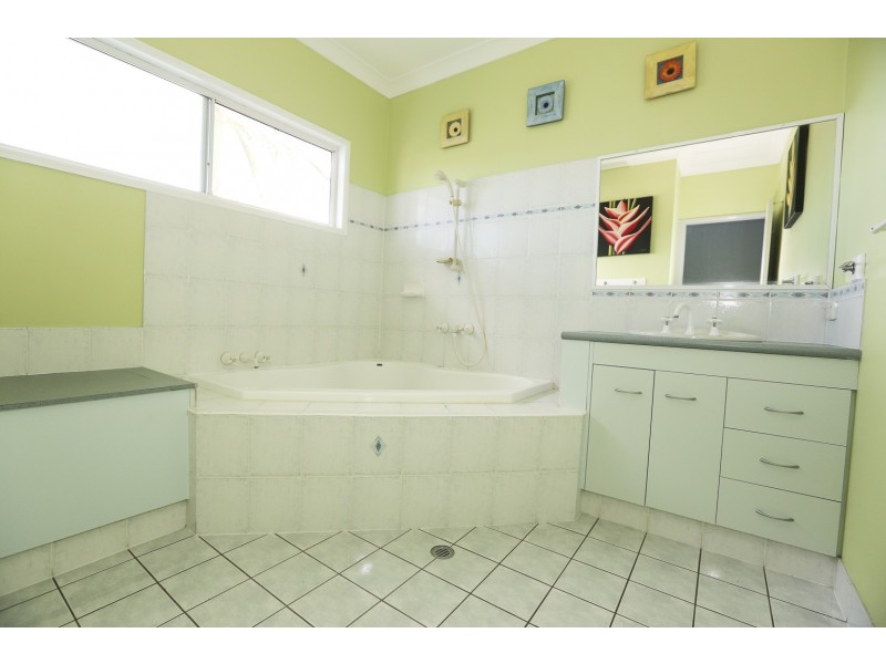 31 Watford Street, Telina QLD 4680