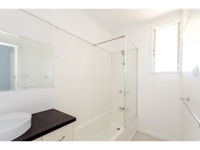 18 MELLEFONT ST, West Gladstone QLD 4680