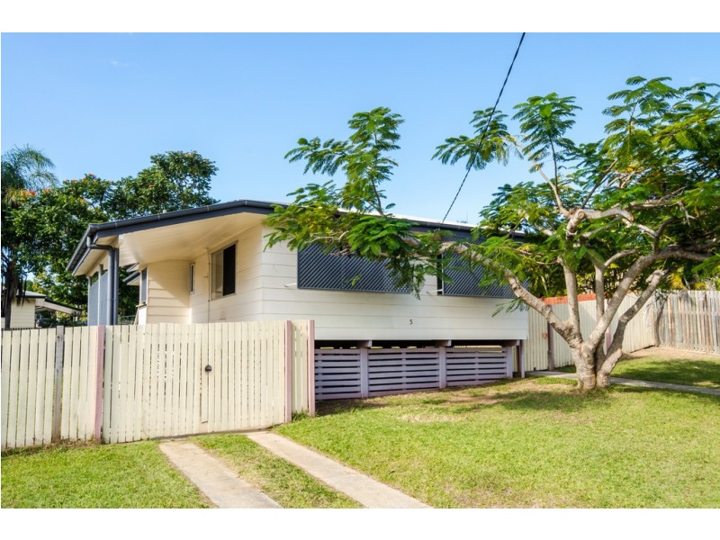 5 Dalton Street, Clinton QLD 4680