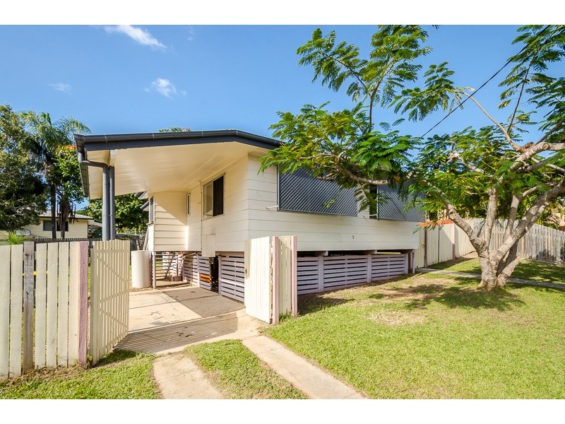 5 Dalton Street, Clinton QLD 4680