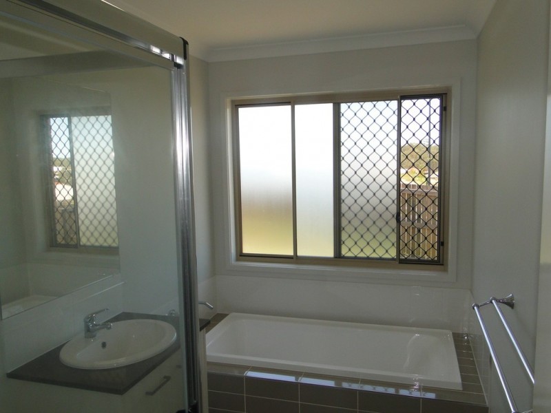 1 Goodnight Place, New Auckland QLD 4680