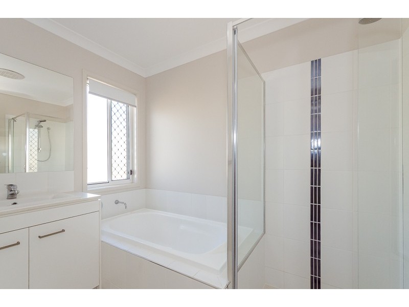 63 Daintree Boulevarde, New Auckland QLD 4680