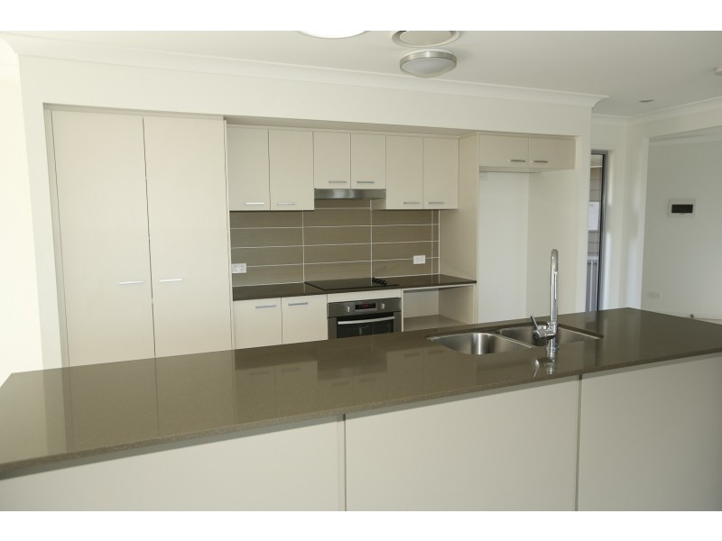 16 Scholes Way, Kirkwood QLD 4680