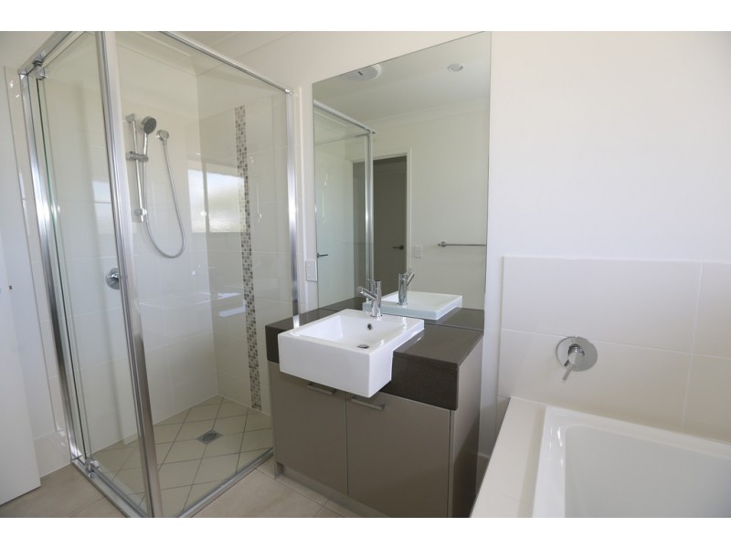 16 Scholes Way, Kirkwood QLD 4680