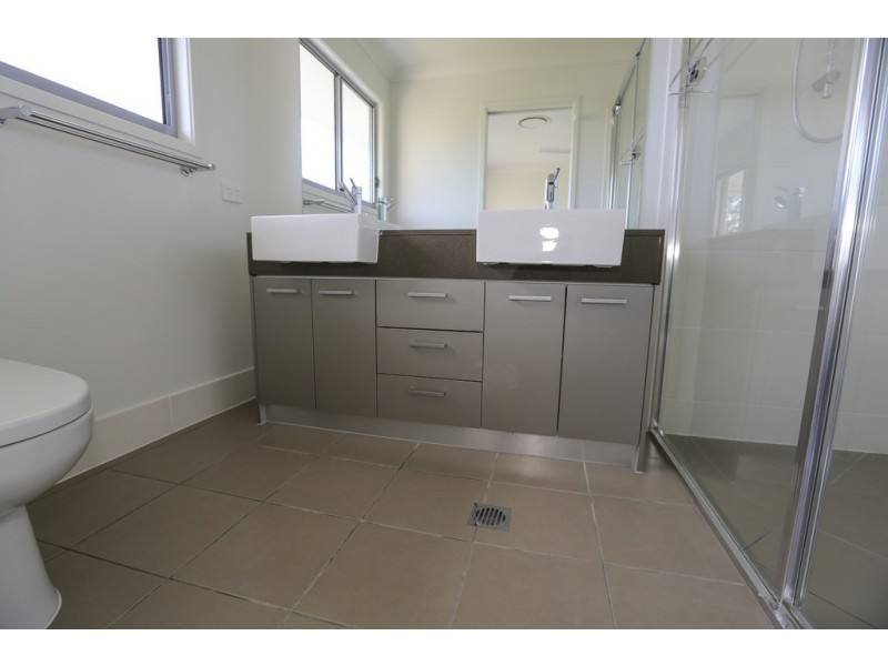 16 Scholes Way, Kirkwood QLD 4680