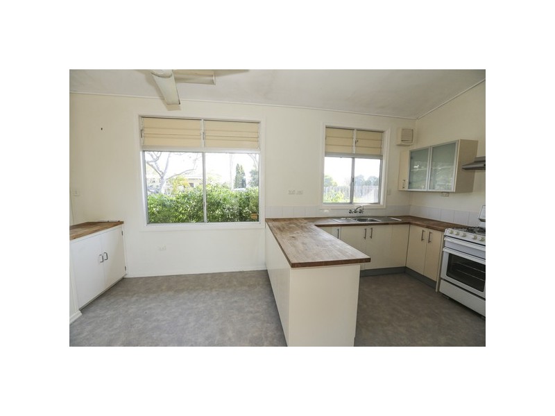 28 Rigby Crescent, West Gladstone QLD 4680