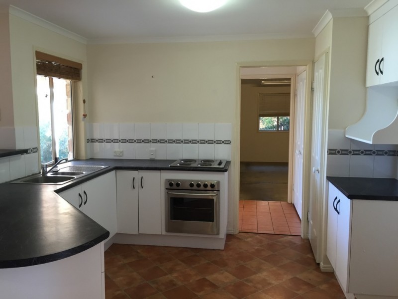 8 VALIANT COURT, Clinton QLD 4680