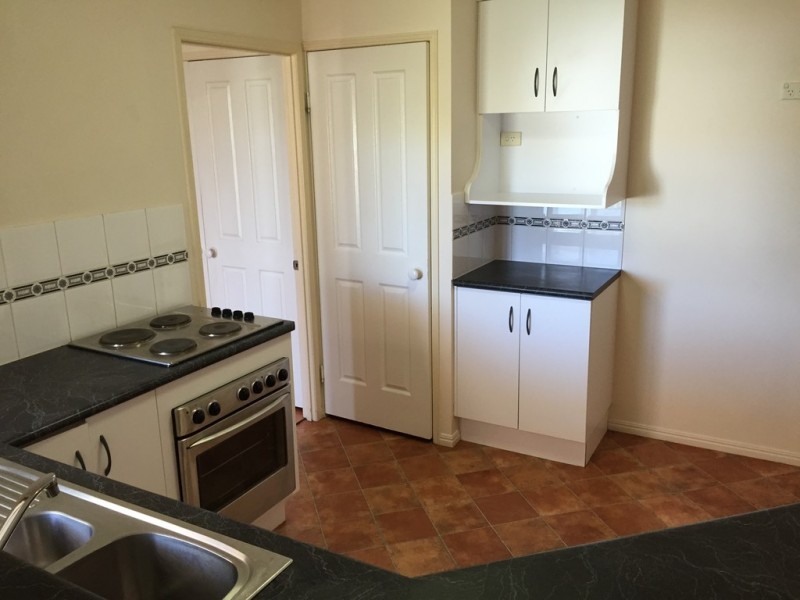 8 VALIANT COURT, Clinton QLD 4680