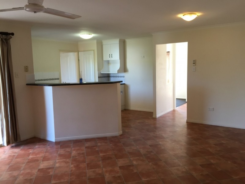 8 VALIANT COURT, Clinton QLD 4680