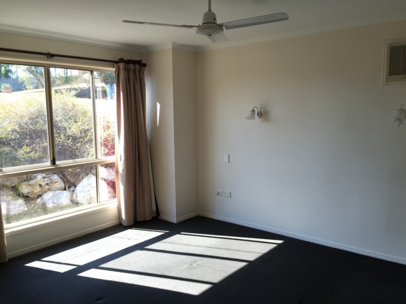 8 VALIANT COURT, Clinton QLD 4680