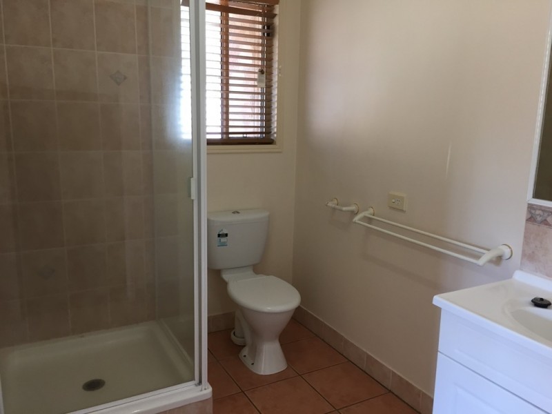 8 VALIANT COURT, Clinton QLD 4680